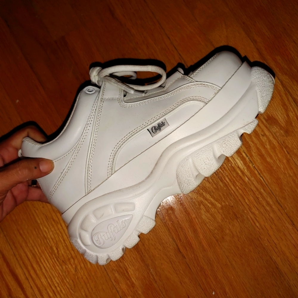 Buffalo London sneakers